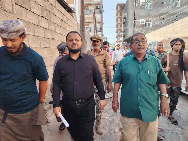 استجابة لشكاوى أهالي حي ريمي.. السلطة المحلية بالمنصورة توجه بمعالجة الصرف الصحي ورصف خط صابر