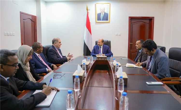رئيس الوزراء: تفاقم الأزمة الإنسانية يستدعي تحركاً أممياً عاجلاً يتناسب مع حجم التحديات ومخاطر التصعيد الحوثي