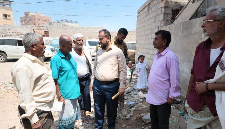 اليزيدي يشرف ميدانيا على أعمال إعادة تأهيل الممرات الخلفية بحارة أول نظرة في القاهرة بالمنصورة