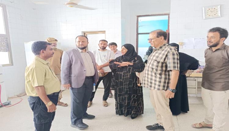 اليزيدي يتفقد مجمع القاهرة الصحي ويطلع على مستوى الخدمات الطبية المقدمة للمواطنين