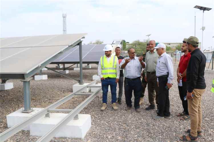 تنفيذًا لتوجيهات محافظ عدن.. المفلحي وحداد يتفقدان مشاريع المياه والطاقة المتجددة في حقل بئر أحمد