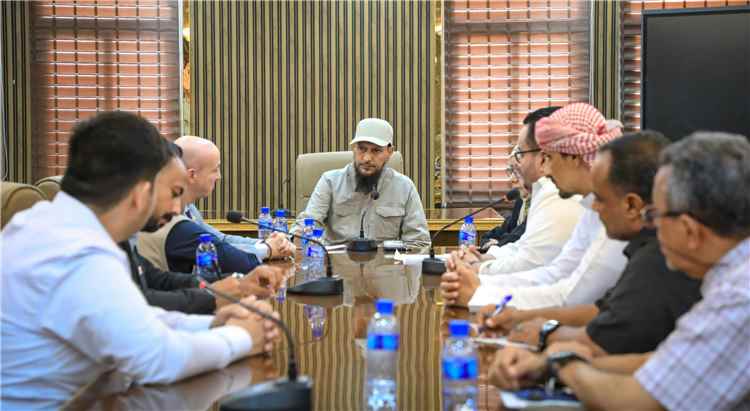 المحافظ شيخ يبحث مع ممثل صندوق الأمم المتحدة للسكان دعم برامج التدريب والتأهيل وسبل مواجهة التحديات الإنسانية في العاصمة عدن