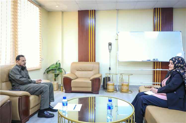 -محافظ العاصمة عدن يناقش مع وزيرة الشؤون القانونية آليات تعزيز مبادئ الشفافية وحماية المال العام-