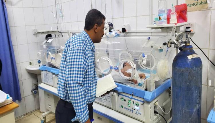 مدير مكتب الصحة بالتواهي يتفقد سير العمل في النوبات الليلية بالمرافق الصحية