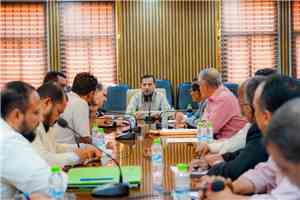 المحافظ شيخ يترأس الاجتماع الدوري لمديري عموم المديريات لمناقشة الأوضاع الخدمية والإنسانية في العاصمة عدن