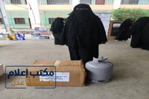 بحضور السلطة المحلية بالشيخ عثمان.. توزيع معدات المشاريع الصغيرة لـ 15 امرأة كدفعة أولية