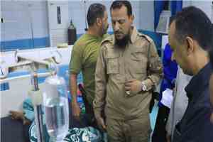 شاهد بالفيديو المحافظ شيخ يتفقد مطار عدن الدولي عقب الاستهداف الصاروخي الحوثي ويوجه بإيواء المسافرين