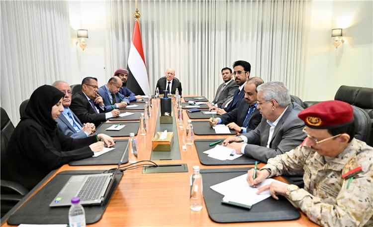 مجلس الدفاع الوطني يؤكد قدرة الدولة على استعادة المبادرة وعدم السماح بتحويل الساحل اليمني إلى منصة لابتزاز العالم
