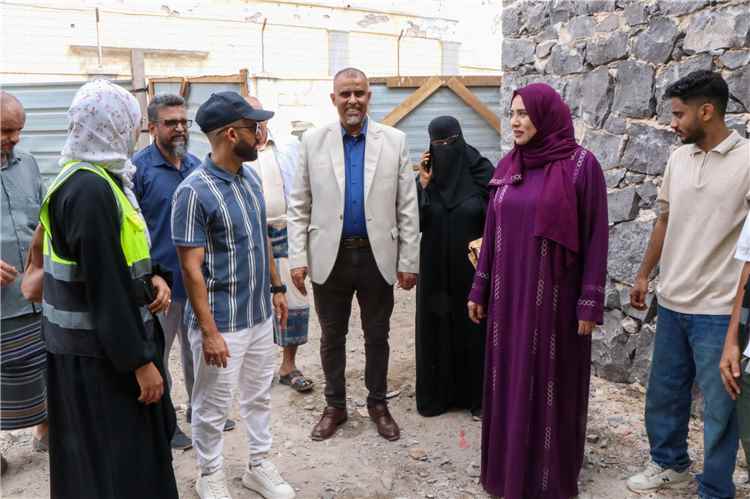 عدن.. مبجر وعشيش وبن جرادي يتفقدون سير العمل بمشروع تأهيل وترميم مبنى التربية بصيرة