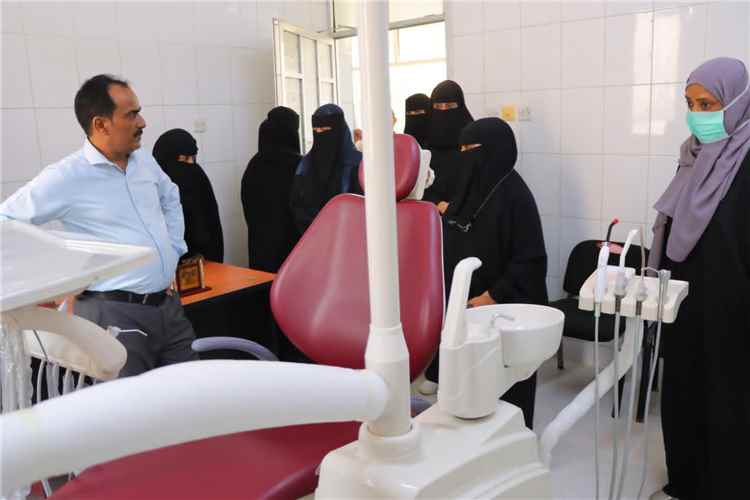 مدير عام خورمكسر يتفقد سير العمل في المجمع الصحي ويطلع على التجهيزات الطبية الجديدة