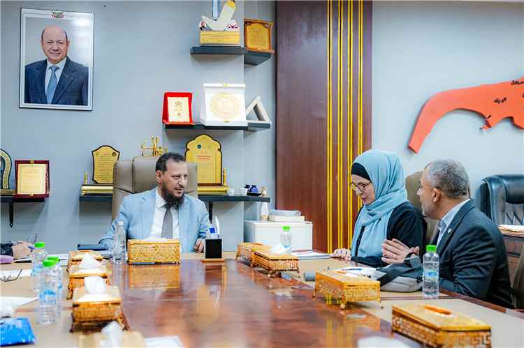 محافظ العاصمة عدن يبحث مع بعثة الصليب الأحمر دعم القطاع الصحي ورعاية جرحى التصعيد الحوثي