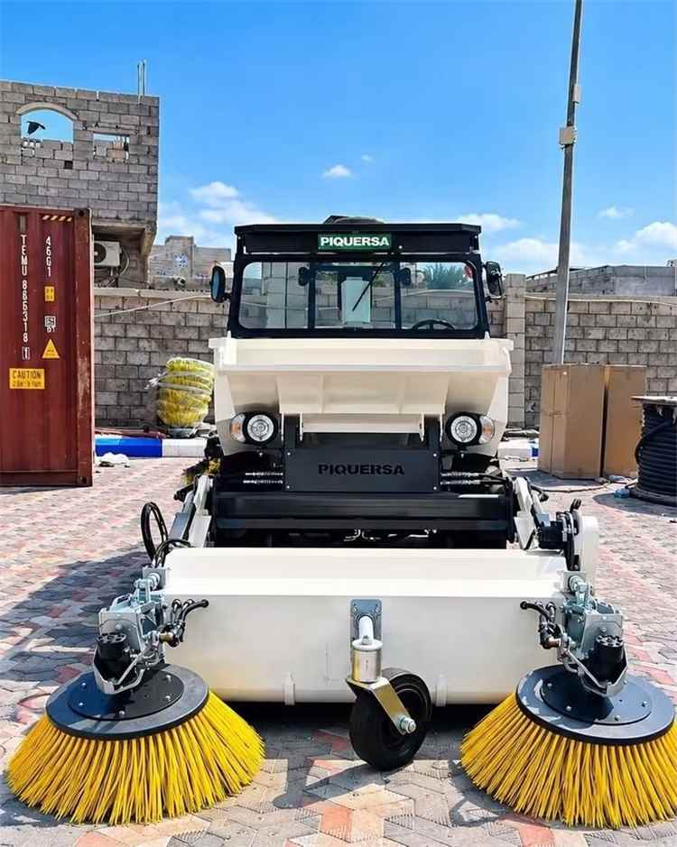 مدير عام خورمكسر عواس الزهري يعلن وصول آليات ومعدات جديدة لرفع كفاءة العمل الخدمي وتعزيز الاستجابة في المديرية